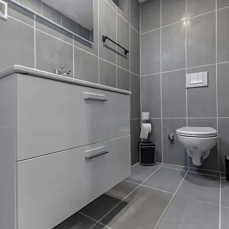 Near By The Land Of Legends , 40 M2 Private Pool Batiatus באלאק