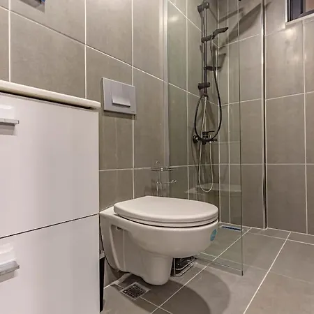 Near By The Land Of Legends , 40 M2 Private Pool Batiatus וילה *